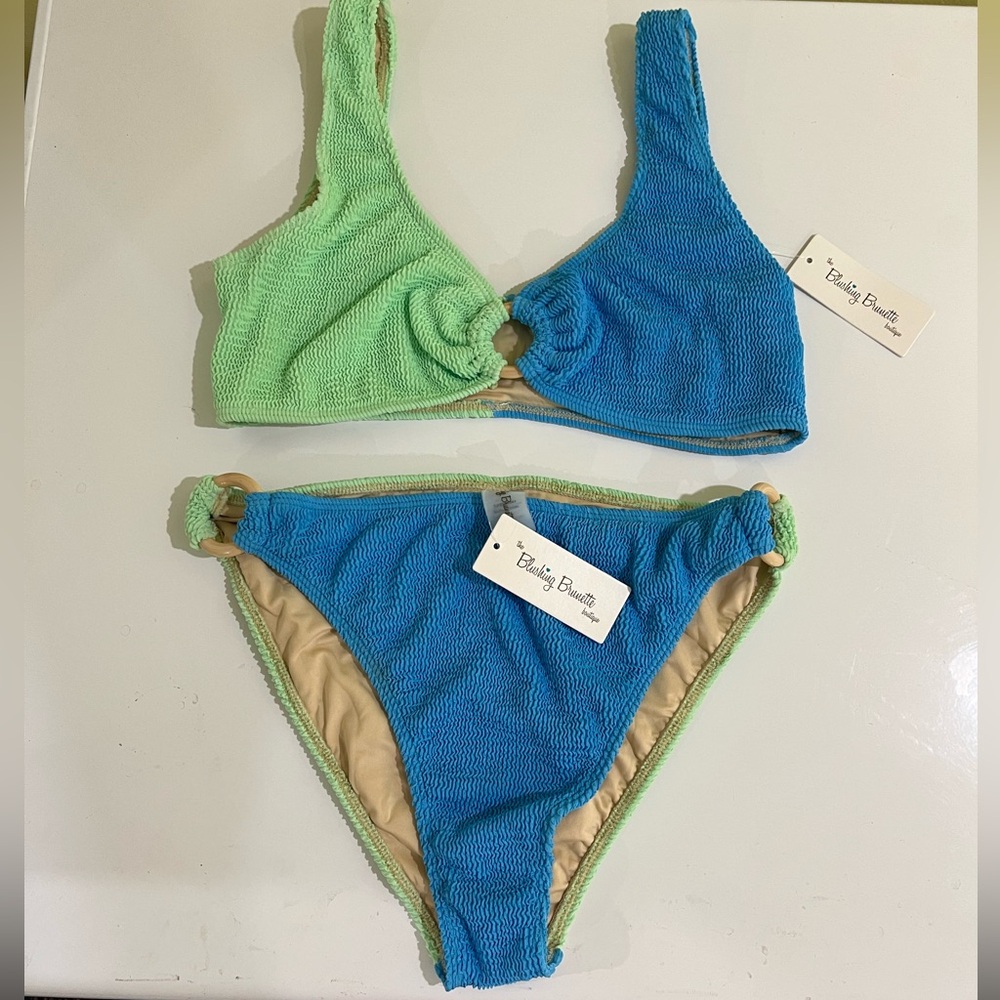 BNWT Blushing Brunette bikini